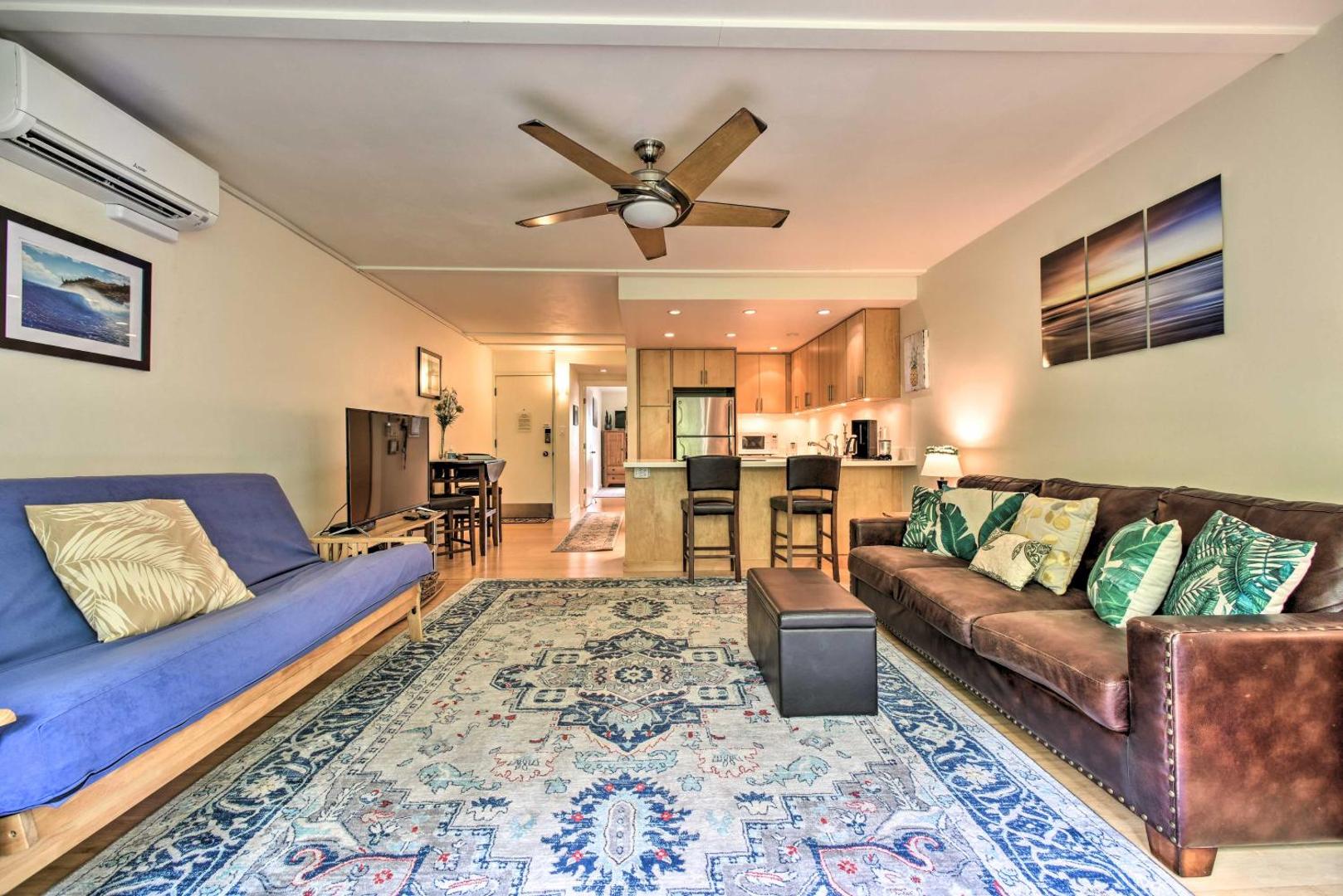 Comfy Tropical Condo with Pool – Walk to Beach!